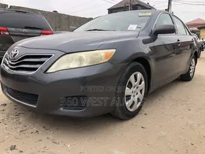 Toyota Camry LE 4dr Sedan (2.5L 4cyl 6AM) 2010 Gray