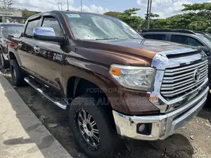 Toyota Tundra 2018 Brown