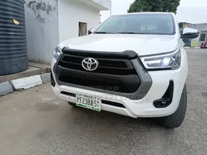 Toyota Hilux 2021 White