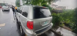 Honda Pilot 2005 Silver