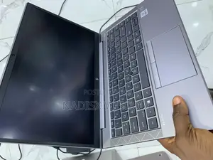 New Laptop HP ZBook Firefly 14 G7 8GB Intel Core i5 SSHD (Hybrid) 256GB
