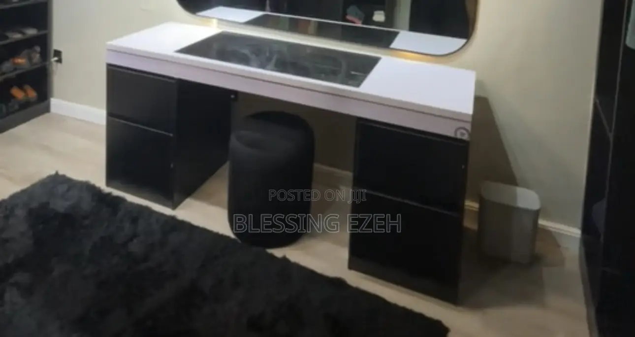 Vanity Dresser Table With Stool