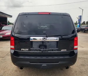 Honda Pilot Touring w/RES/Navi 4WD (3.5L 6cyl 5A) 2012 Black