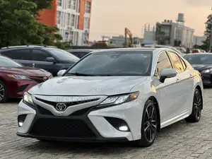Toyota Camry XSE V6 (3.5L V6 8A) 2019 White