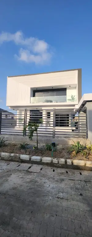 5bdrm Duplex in Vgc Estate for sale