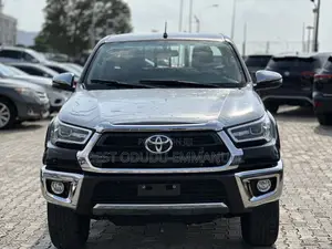 New Toyota Hilux 2025 Black