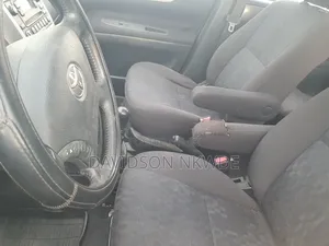 Toyota Avensis 2025 Silver