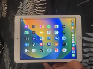 Apple iPad 9.7 32 GB Gray
