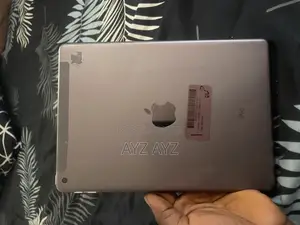 Apple iPad 9.7 32 GB Gray