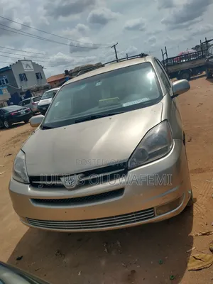 Toyota Sienna 2005 Gold