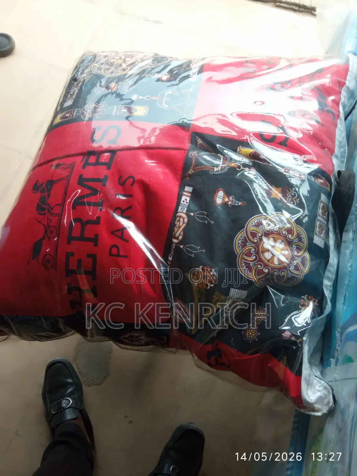 Bed Duve, 4 Pillows, 1 Bedsheet 6 By 7