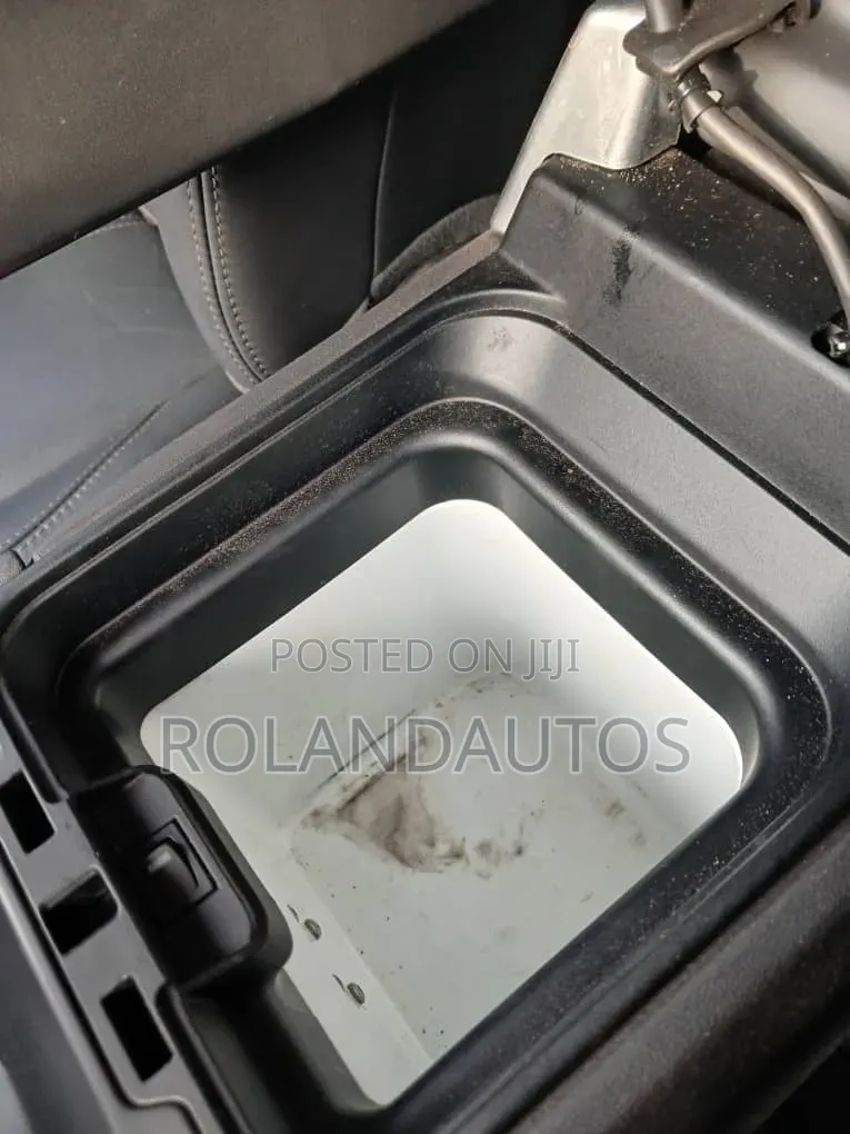 Land Rover Lr4 2012 Black