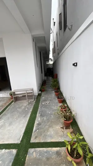 4bdrm Duplex in Ologolo for sale