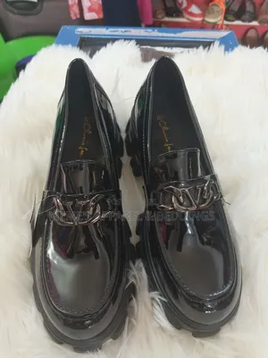 Unisex Black Shoe