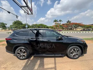Toyota Highlander XLE AWD 2023 Black