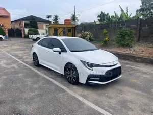 Toyota Corolla SE 2022 White