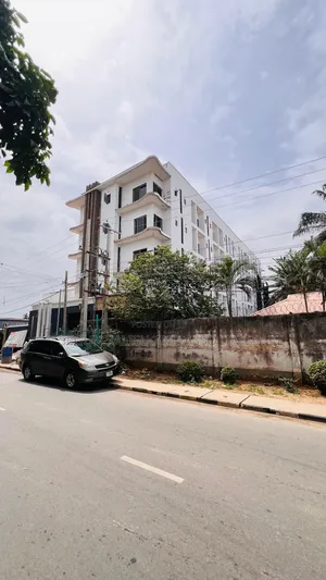 3bdrm Apartment in Ikeja Gra for sale