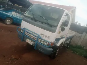 Nisan Cabstar