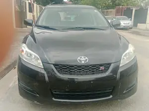 Toyota Matrix Hatchback FWD (1.8L 4cyl 5M) 2009 Black