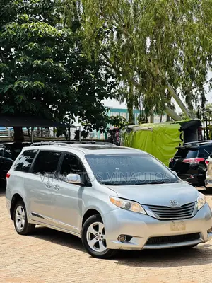 Toyota Sienna 2011 Gray