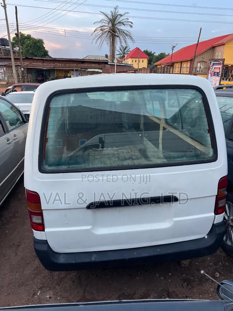 Toyota HiAce 1999 White