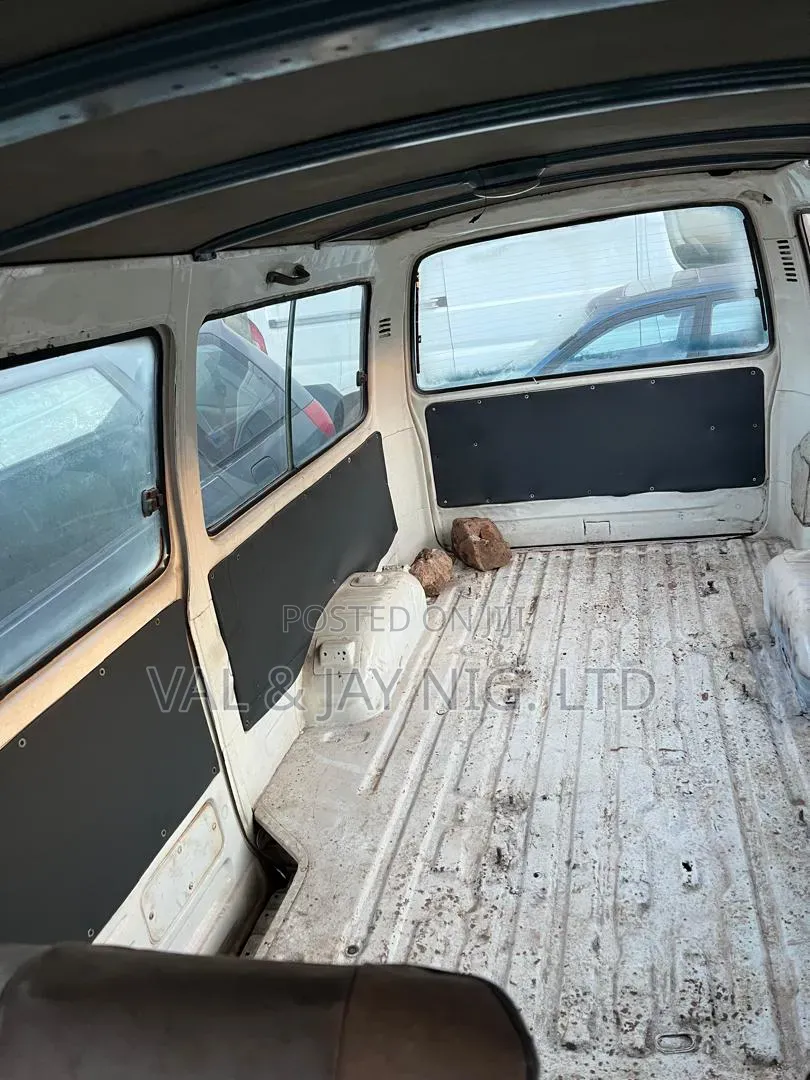 Toyota HiAce 1999 White
