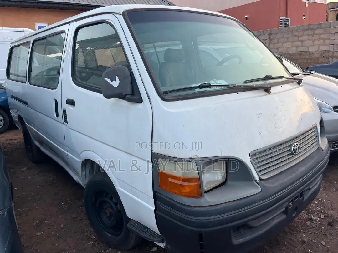 Toyota HiAce 1999 White