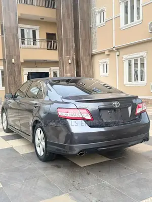 Toyota Camry SE 4dr Sedan (2.5L 4cyl 6A) 2011 Gray