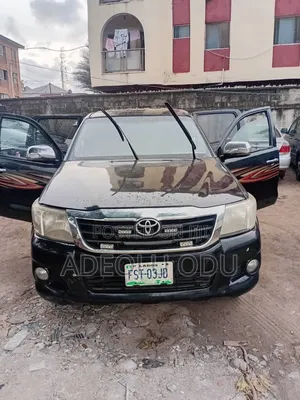 Toyota Hilux 2012 Black