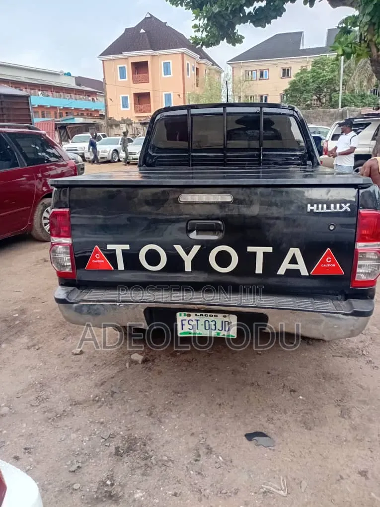 Toyota Hilux 2012 Black