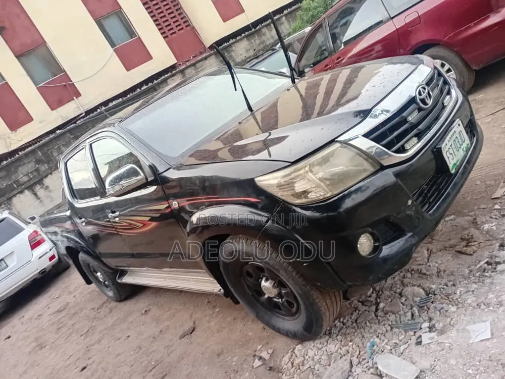 Toyota Hilux 2012 Black