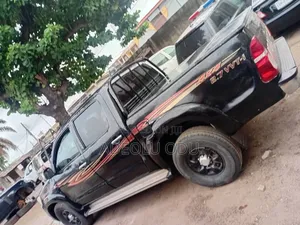Toyota Hilux 2012 Black