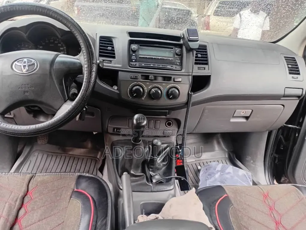 Toyota Hilux 2012 Black