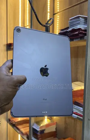 Apple iPad Pro (2022) 64 GB Gray