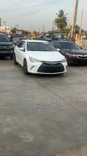 Toyota Camry LE 4dr Sedan (2.5L 4cyl 6A) 2017 White