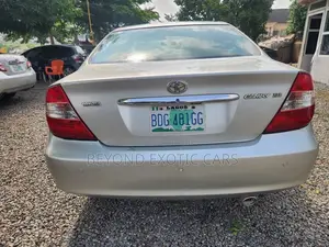 Toyota Camry XLE V6 4dr Sedan (3.0L 6cyl 5A) 2005 Silver