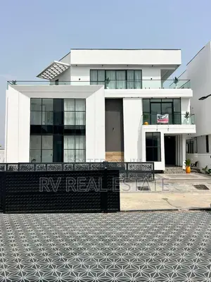 5bdrm Duplex in Chevron for sale