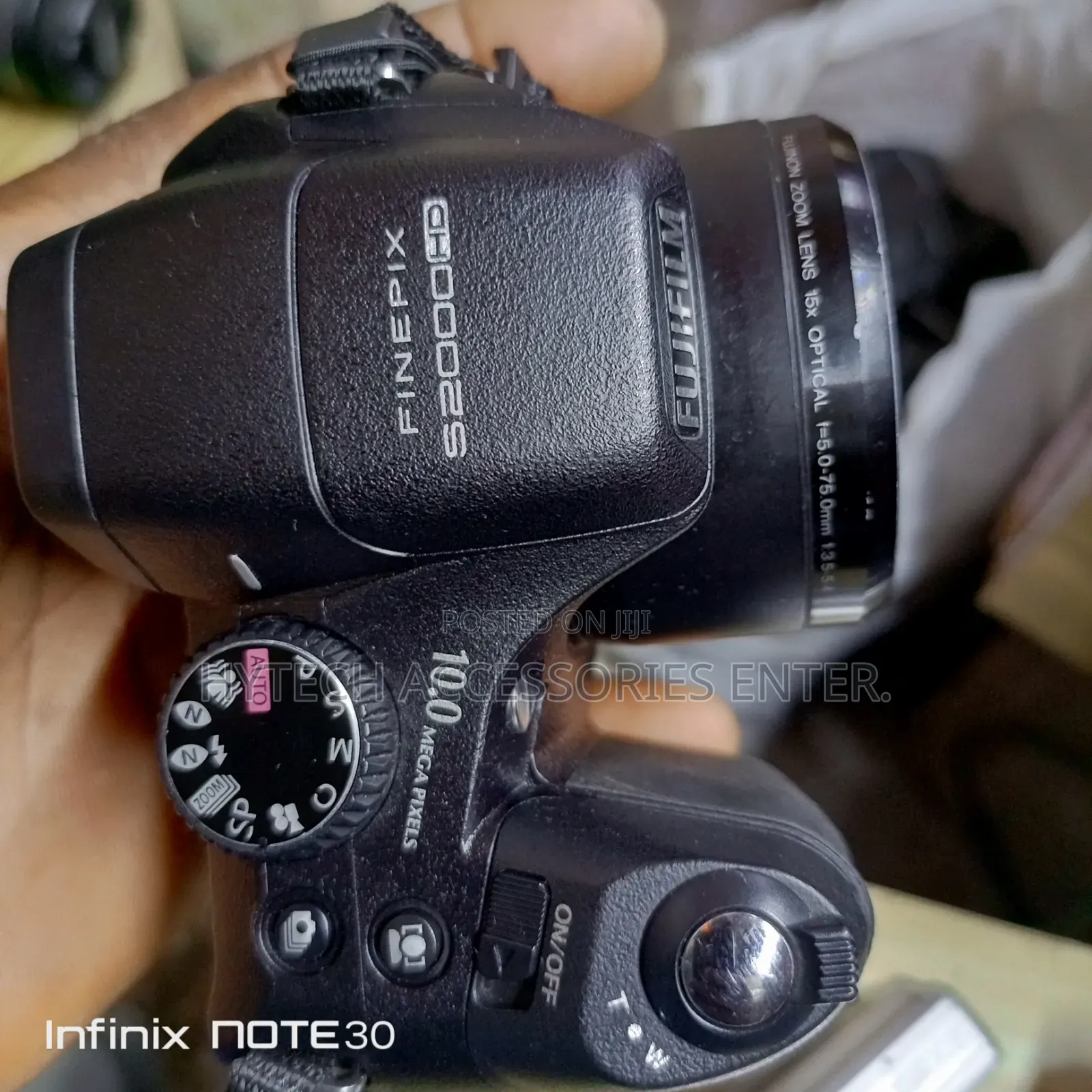 Fuji S2000 Camera