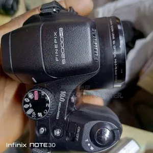 Fuji S2000 Camera