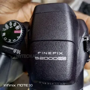 Fuji S2000 Camera