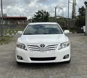 Toyota Camry LE V6 4dr Sedan (3.5L 6cyl 6AM) 2010 White