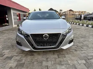 Nissan Altima 2019 Silver