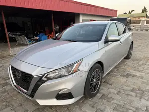 Nissan Altima 2019 Silver
