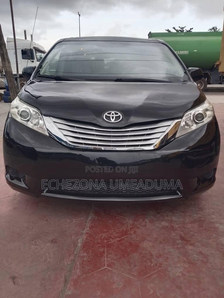 Toyota Sienna LE 8 Passenger 2012 Black