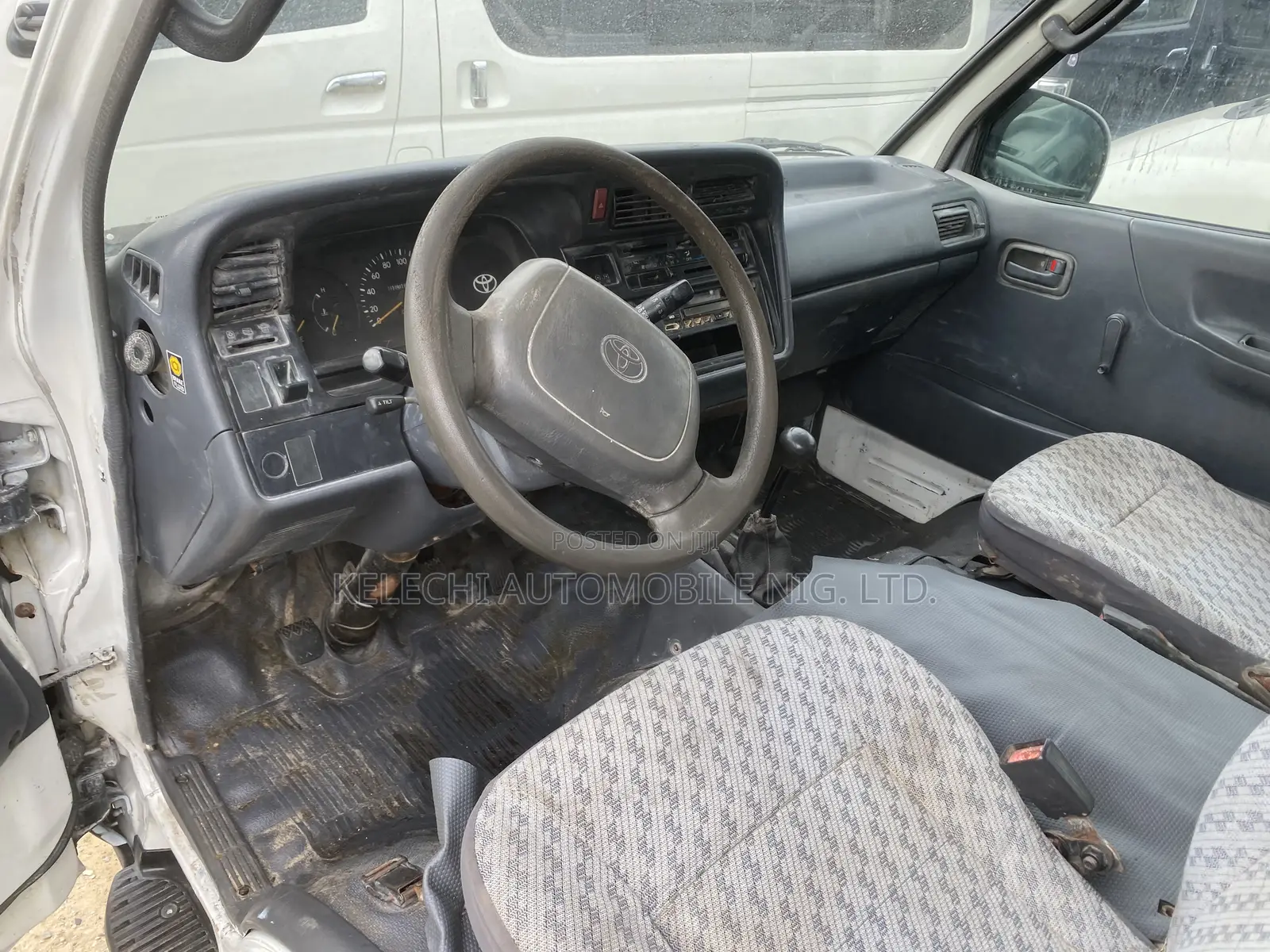 Toyota HiAce 1999 White