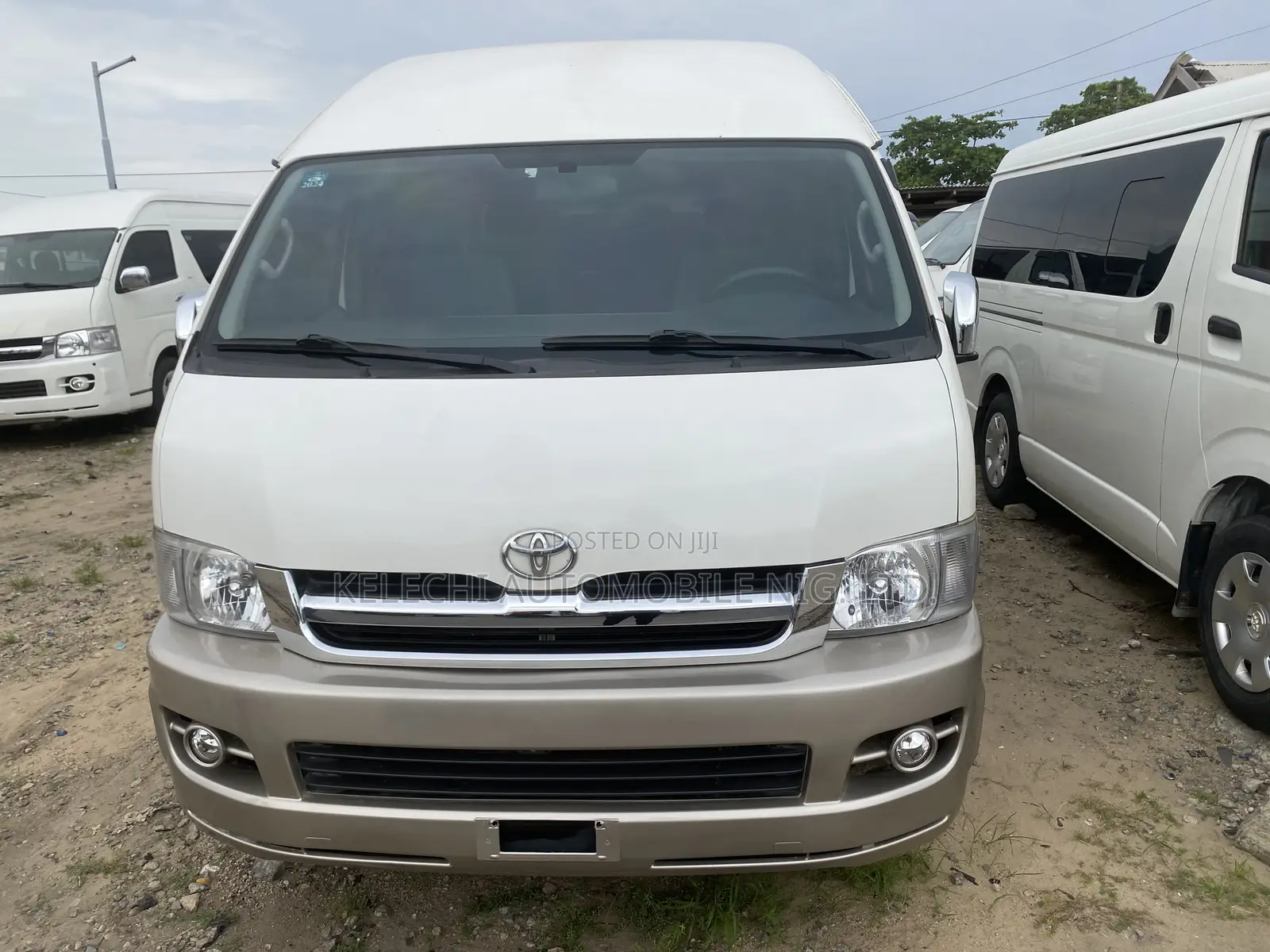 Toyota HiAce 2017 Silver