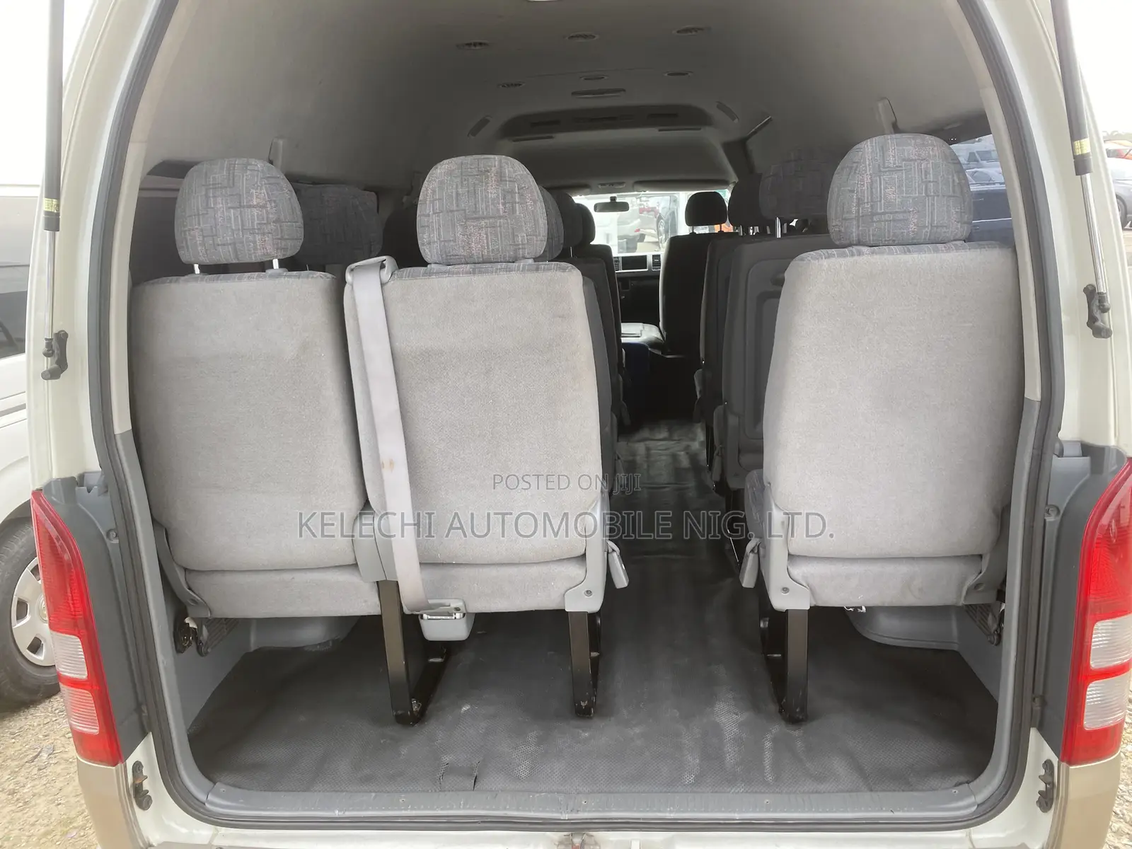 Toyota HiAce 2017 Silver