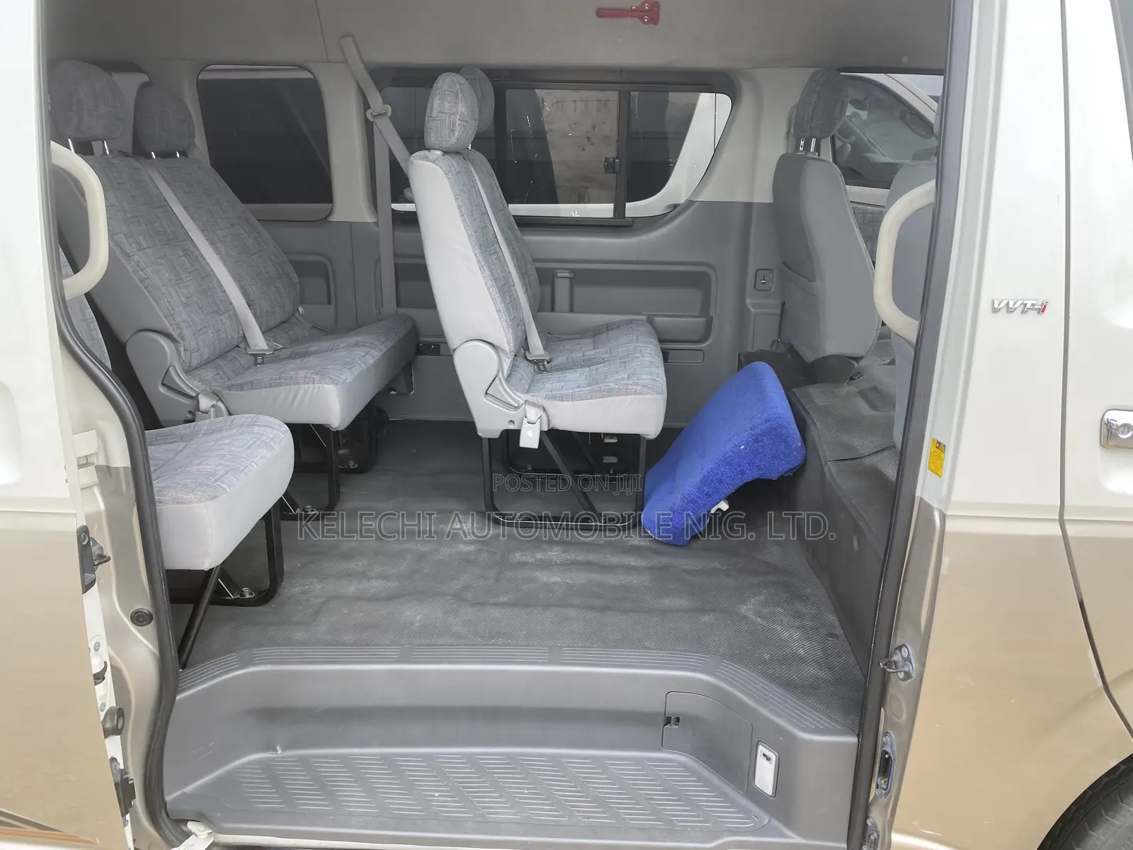 Toyota HiAce 2017 Silver