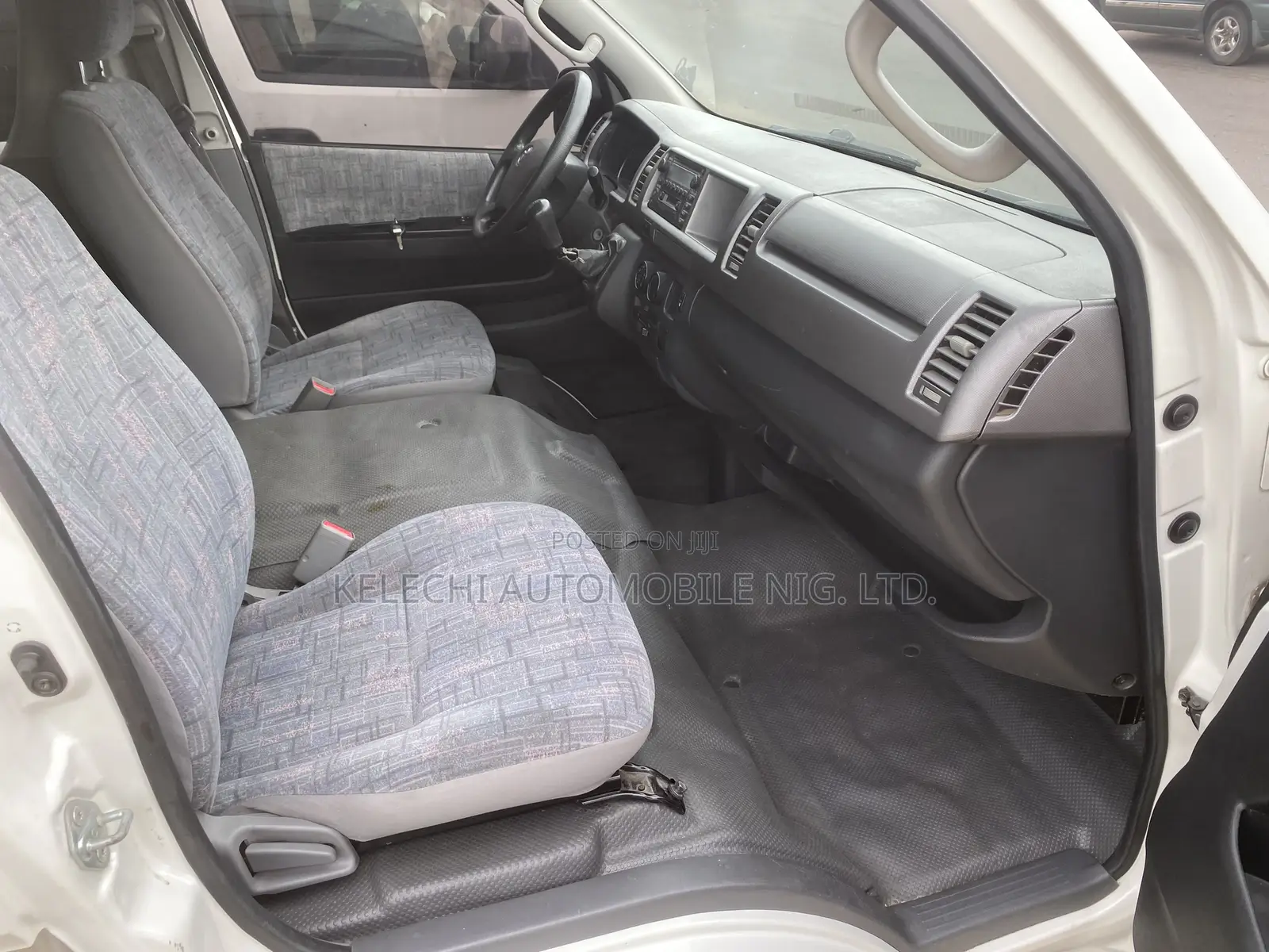 Toyota HiAce 2017 Silver
