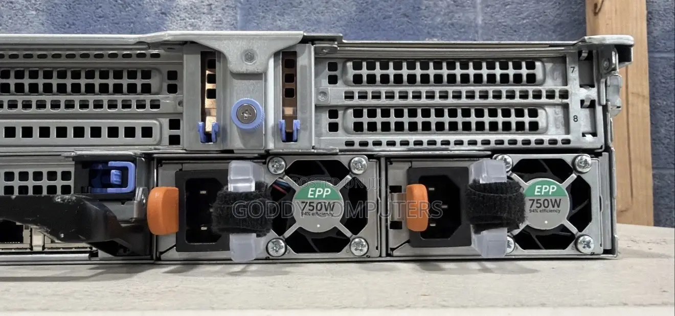 Server Dell PowerEdge R740 32GB Intel Xeon HDD 4T